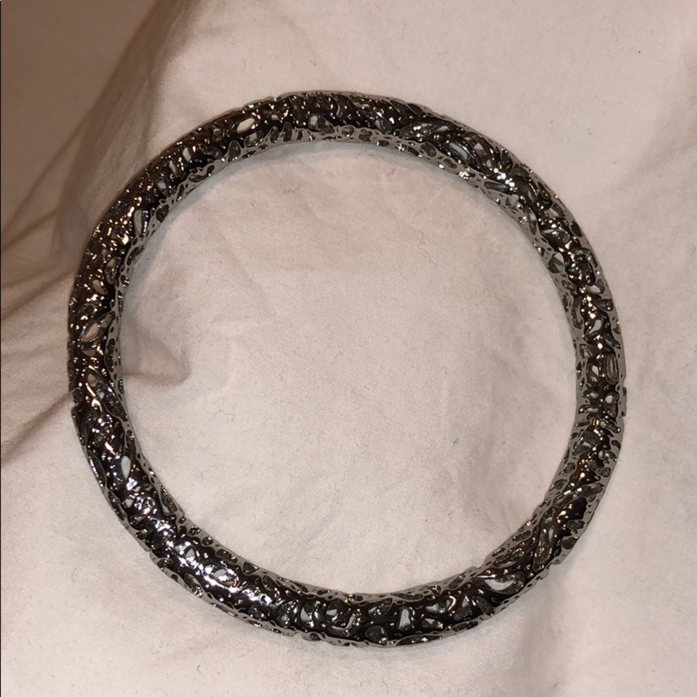 HOLLOW BANGLE